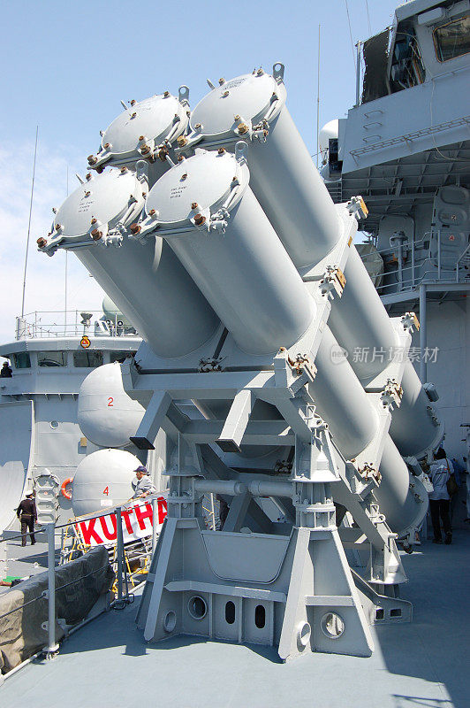 印度海军“3M24 Uran”舰对舰导弹发射器在INS Mysore (D60)上。